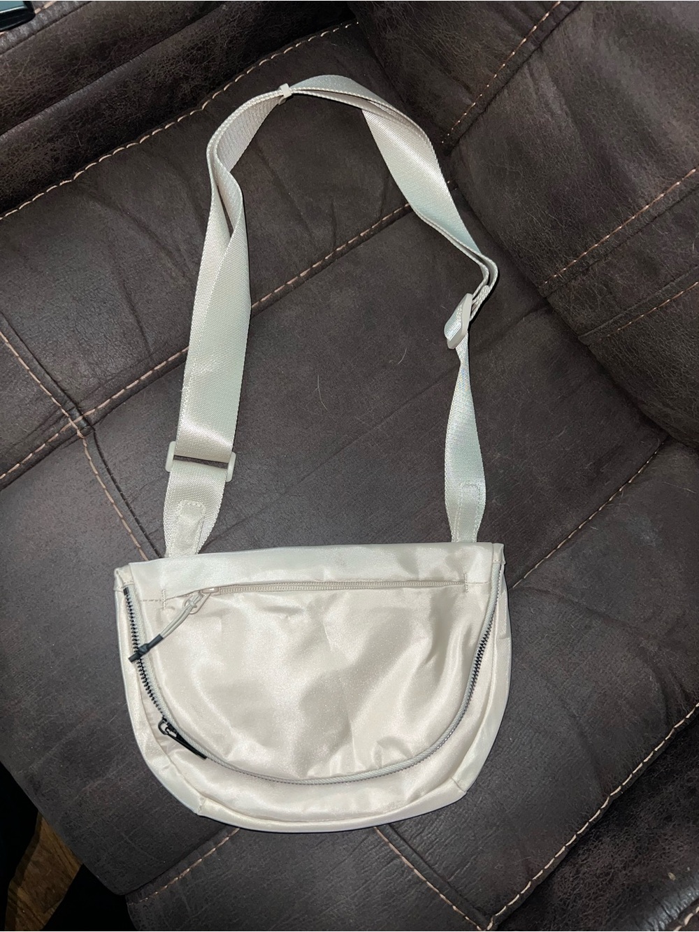 Minimalist Cream Crossbody Belt Bag - Versatile Everyday Carry